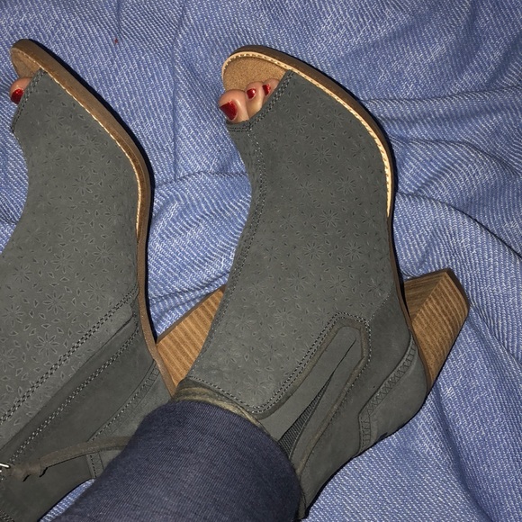 Peep toe toms booties. - Picture 3 of 11
